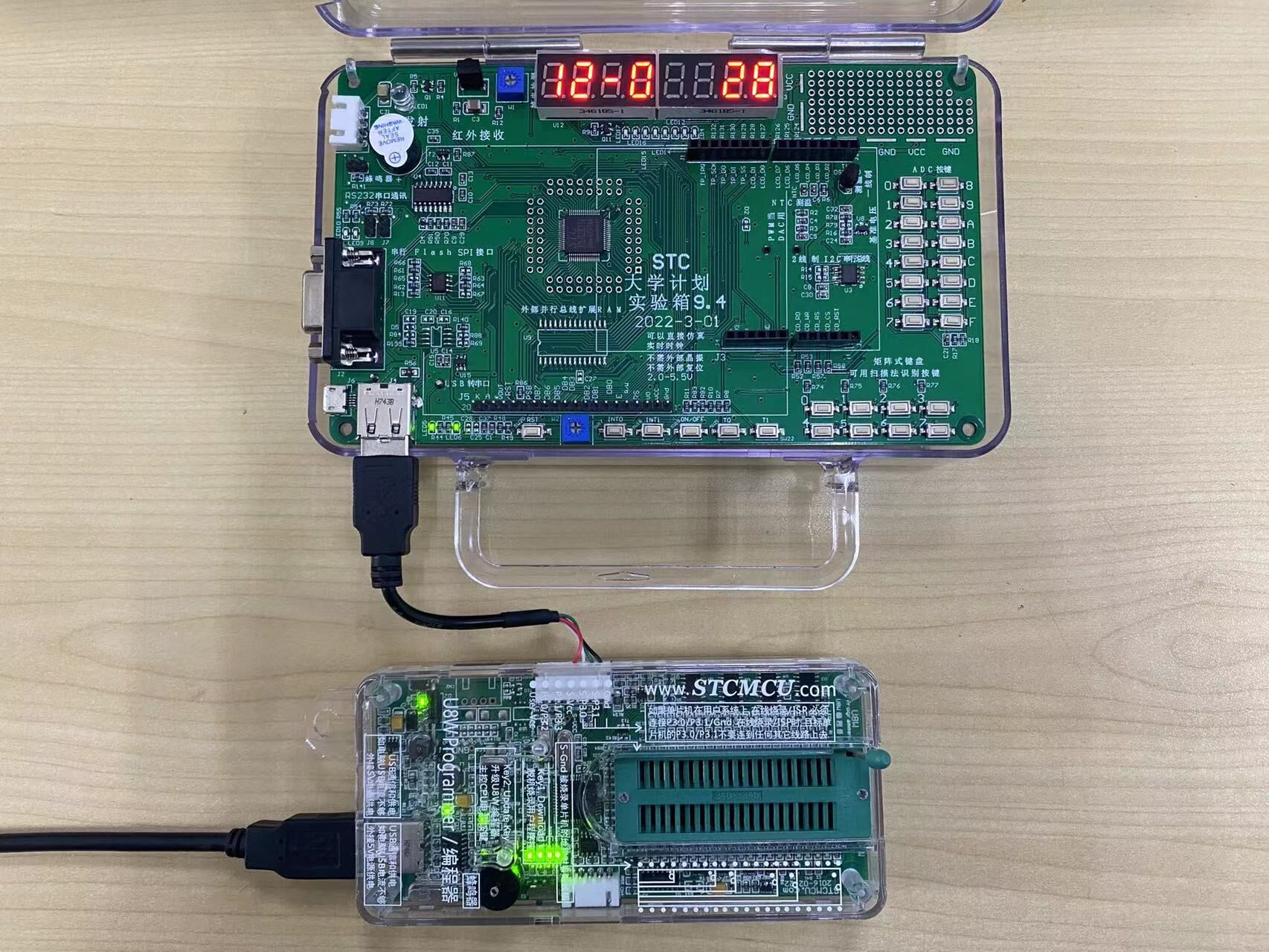U8W之通过 SIP7===USB-TypeA 的线 对 实验箱V9.4，USB转串口下载程序.jpg