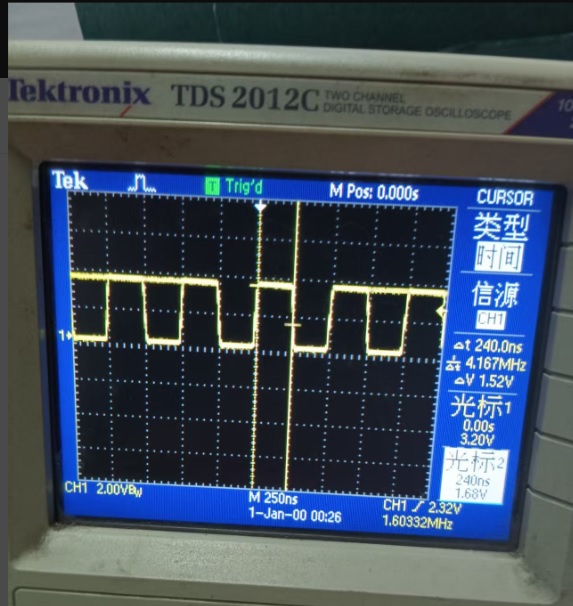程序烧录后，P3.7输出波形